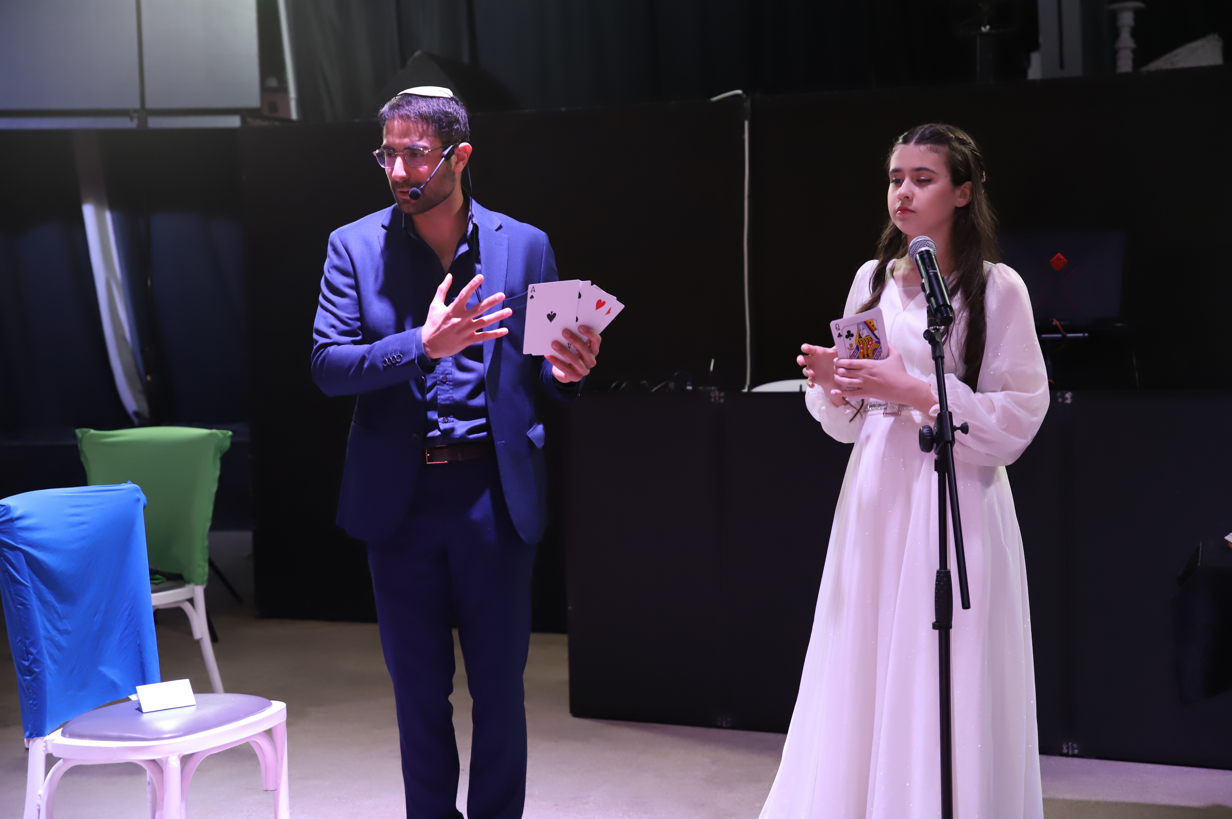 Ariel Noy performing close-up magic